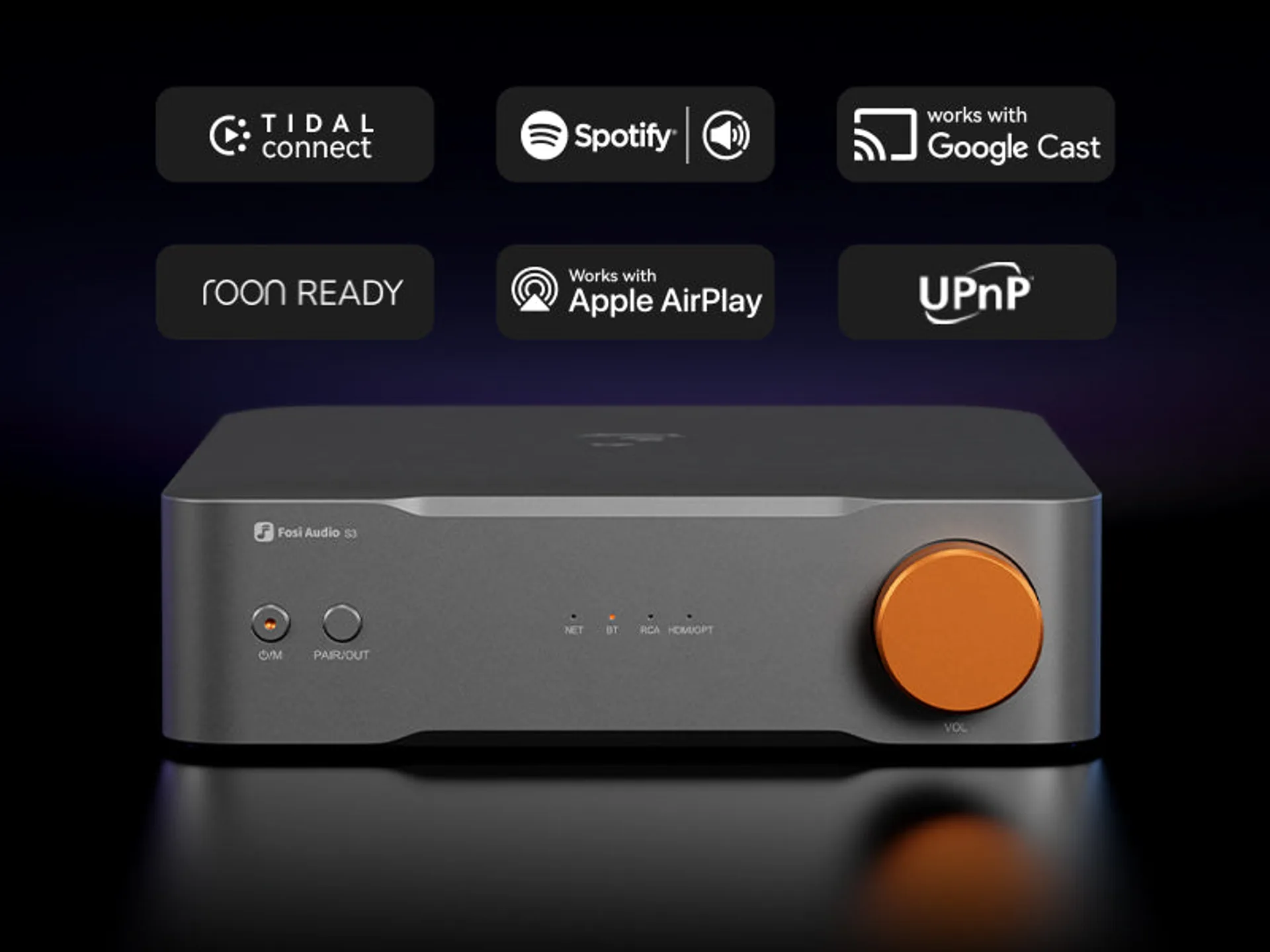 Fosi Audio S3 mặt trước núm cam, logo và các biểu tượng dịch vụ stream TIDAL Spotify Roon AirPlay Cast UPnP