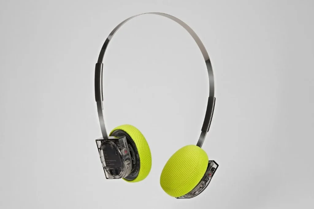 Tai nghe on-ear km5 Instant Headphones: đệm vàng neon lưới, housing trong suốt, headband kim loại mỏng