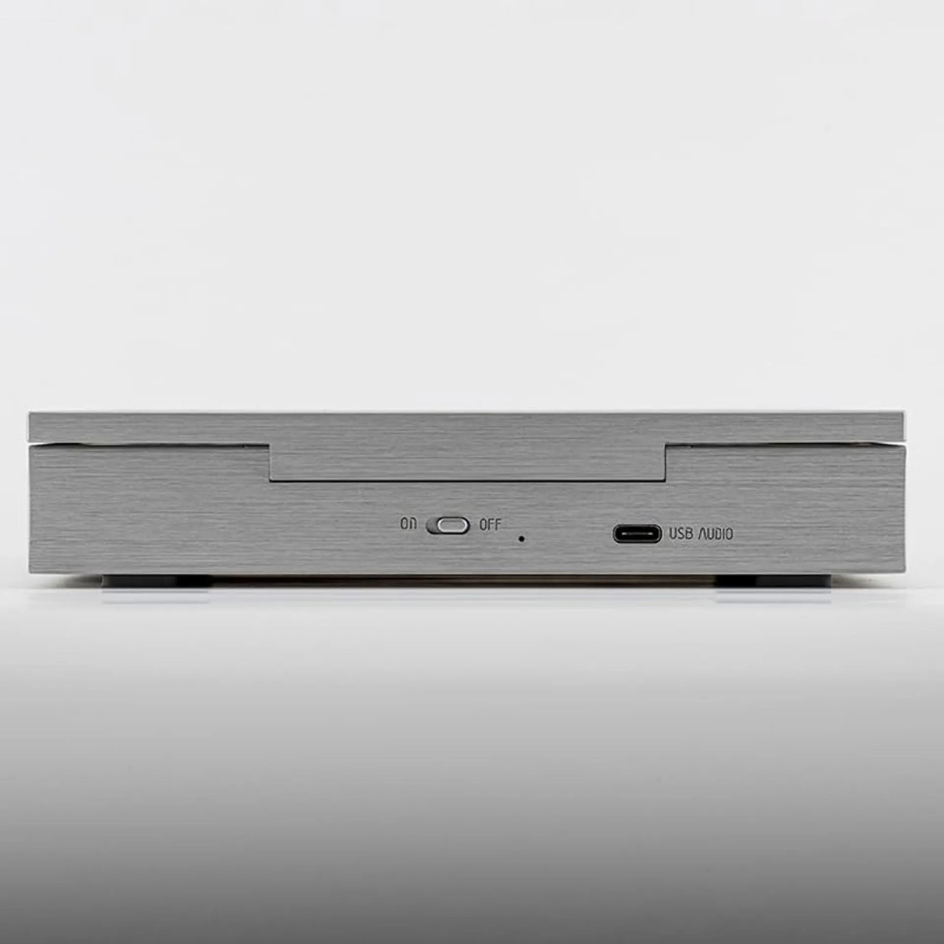 Moondrop DISCDREAM2 Ultra rear edge: power switch, indicator, and USB-C USB Audio port.